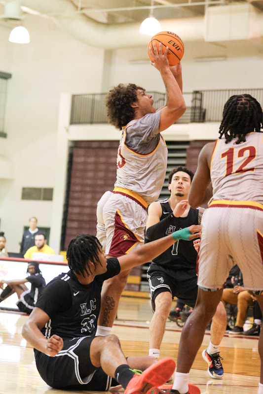 Kaiden Fine goes up for a shot in Wednesday's defeat (photo by Richard Quinton).