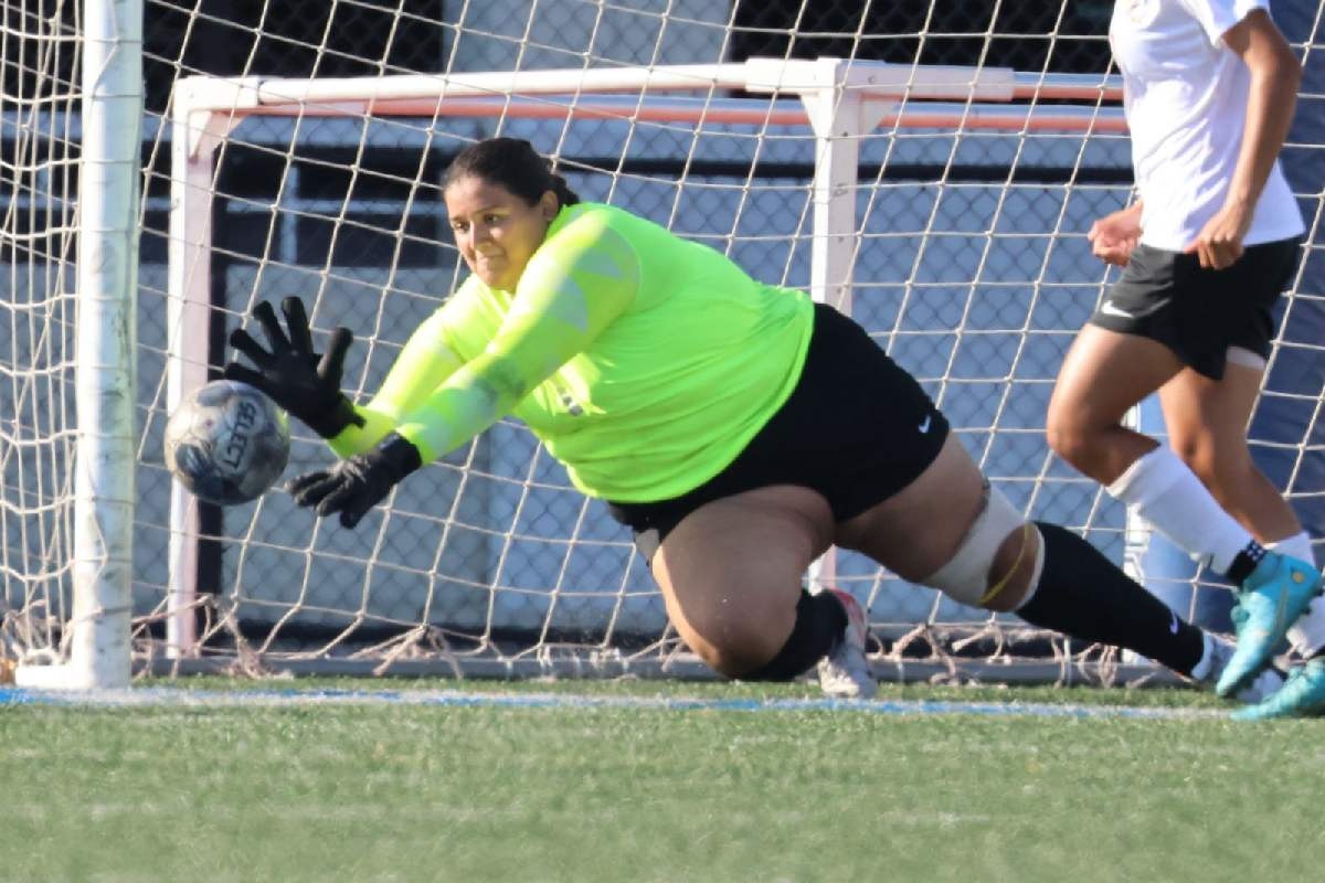 PCC goalie Natalia Portillo makes the save at Santa Monica on Friday afternoon (photo by Richard Quinton).