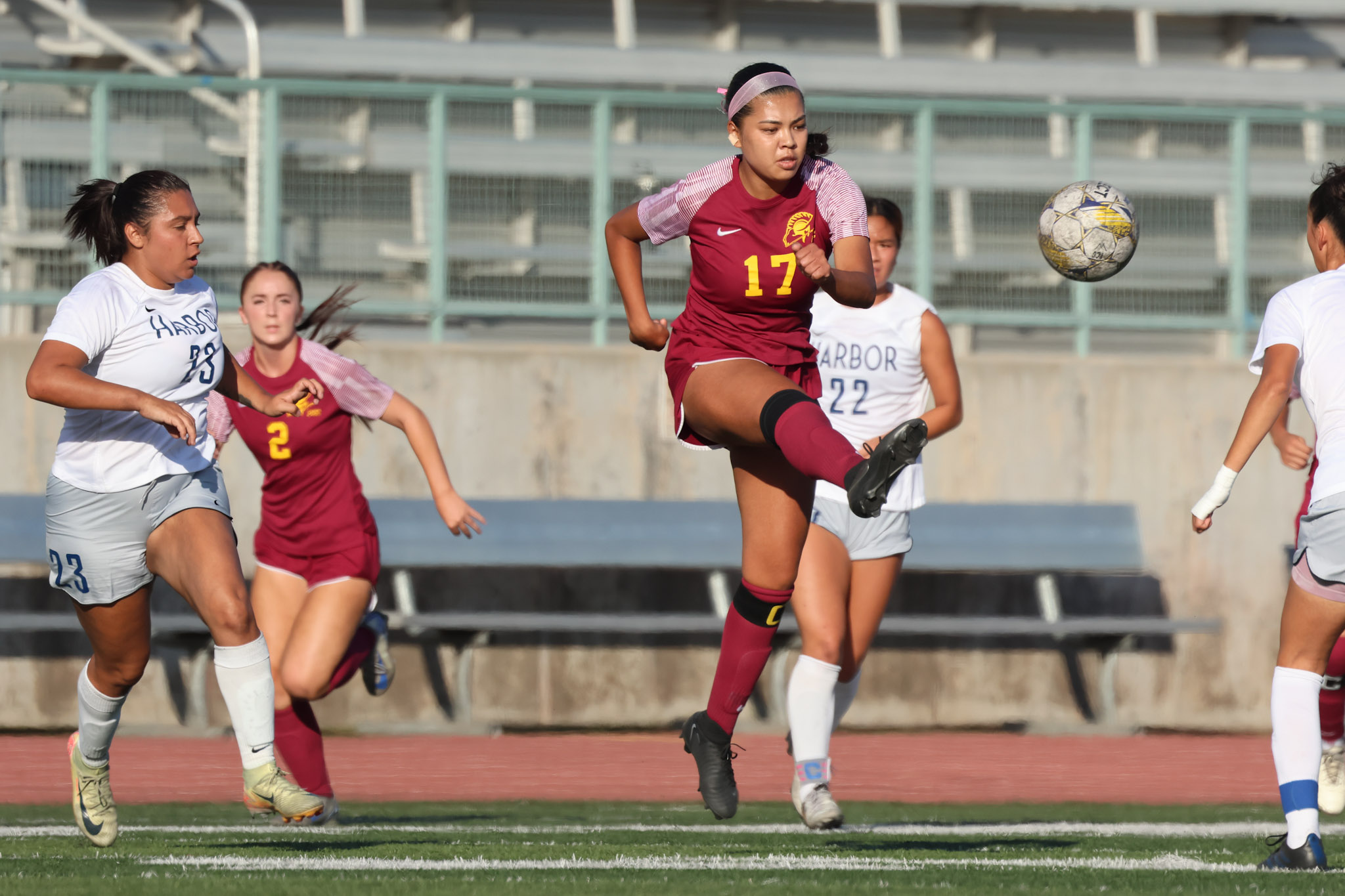 Isabela Guerrero with the boot during Friday's win (photo by Richard Quinton).